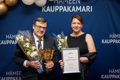 Kuvassa CPE Production Oy:n toimitusjohtaja Harri Kolu ja Lunni Oy:n Partner Piia Aaltonen.