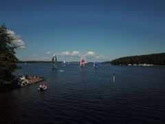 Päijännepurjehduksen parhaat katselupaikat ovat Padasjoelta lähdettäessä Laivarannan satama sekä Huovarin ja Ykskoivun Kirkkosalmen kapeikot Päijänteen kansallispuistossa. Kilpailu purjehditaan vuorovuosin eri suuntiin Padasjoen ja Jyväskylän välillä.