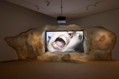 Dafna Maimon, Leaky Teeth (Vuotavat hampaat), 2021.
