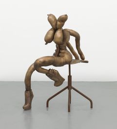 Sarah Lucas, ZEN LOVESONG, 2022. Pronssi, pehmeä teräs. 121,4 x 47,8 x 82,8,cm.