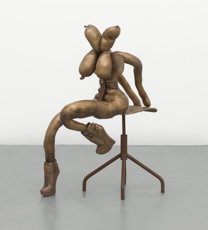 Sarah Lucas, ZEN LOVESONG, 2022. Bronze, mild steel. 121.4 x 47.8 x 82.8 cm.