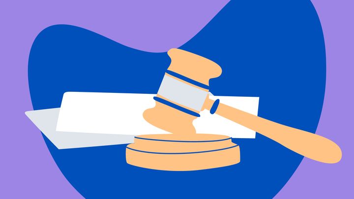 Kuvituskuva puisesta tuomarinuijasta sinistä ja violettia taustaa vasten.