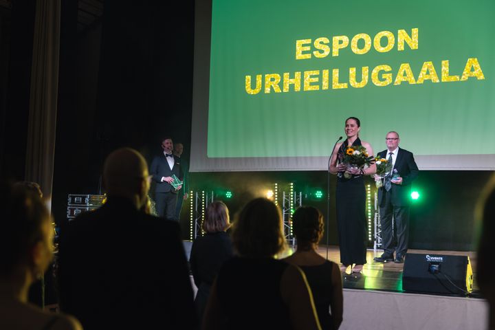 The picture shows the main stage at the Espoo Sports Gala. On the stage are the two new Espoo Hall of Fame athletes ice hockey player Timo Blomqvist and sailor Tuuli Petäjä-Sirén.
