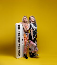 Henna ja Supersankarit -duo esiintyy Auroran Kesälavalla 2. heinäkuuta.