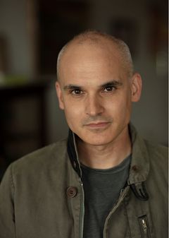 Kirjailija Hernan Diaz. Kuvaaja: Pascal Perich