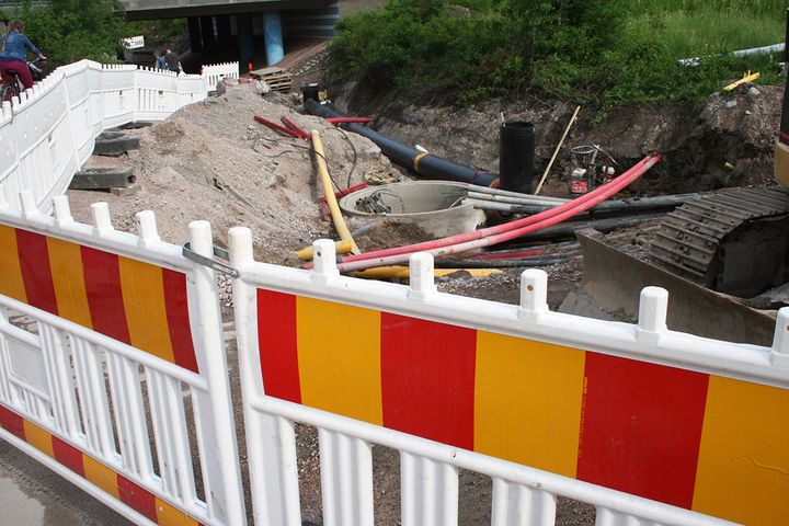 Maakaapeloinnoin päästöt ovat noin kaksinkertaiset verrattuna ilmajohtojen rakentamiseen.