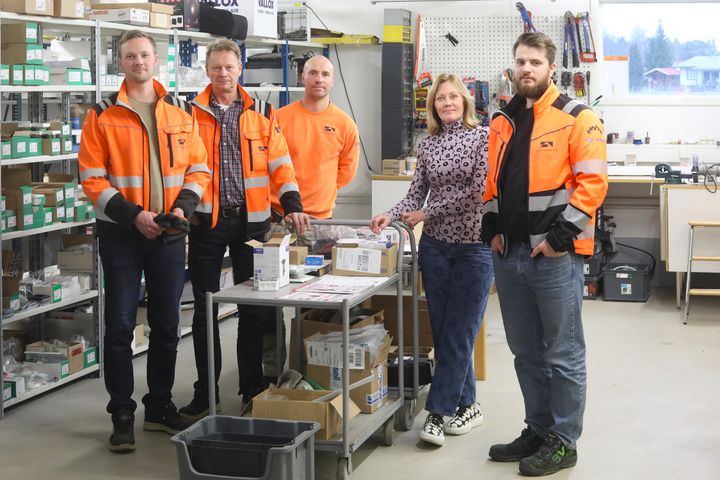 Sähköasennus Tammiston Miikka ja Petri Tammisto, Tommi Rajakallio, Pia Tammisto ja Rasmus Läntinen.