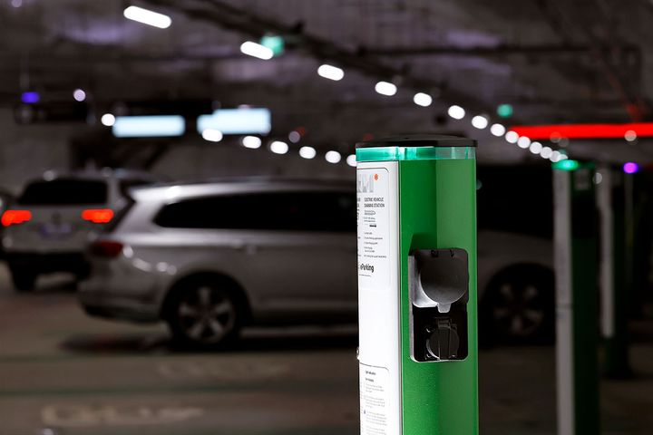 Parkkihallien latauspisteiden turvallisuus lähtee ammattitaitoisesta suunnittelusta ja toteutuksesta.