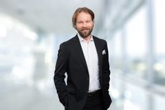 ChatGPT:n julkaisu ei ole siis vähentänyt työvoiman kysyntää vaan muuttanut ainoastaan työn kysynnän rakennetta, sanoo tutkija Otto Kässi Etlasta.