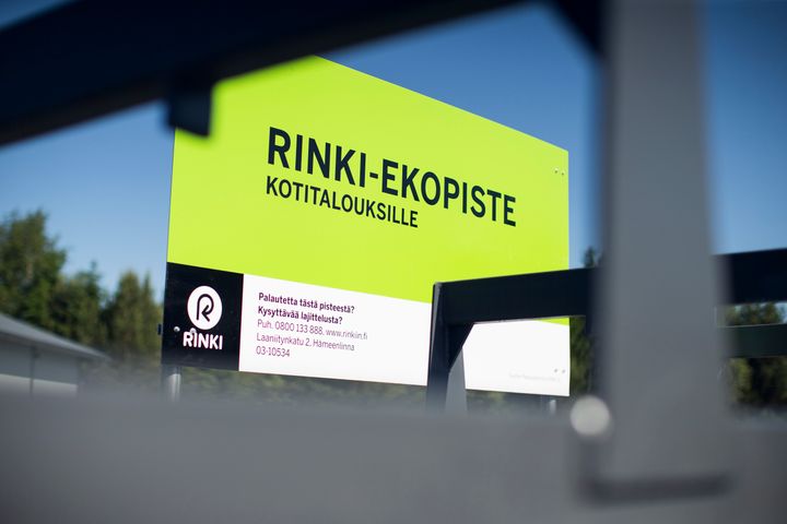 Rinki-ekopisteen kyltti.