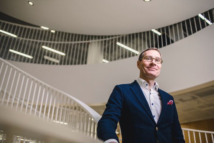 Kirkkohistorian professori Tuomas Heikkilä.