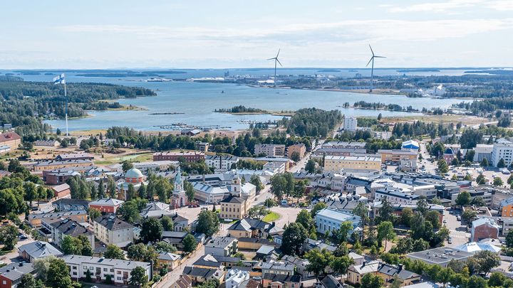Näkymä Haminaan kesällä.