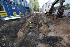 Unesco suosittelee, että vedenalainen arkeologinen kulttuuriperintö tulee jättää löytöpaikalleen. Hylyt voidaan kuitenkin nostaa ja konservoida perustelluista syistä. Hahtiperän hylky konservoiitiin, koska se on vanhin Pohjois-Suomen laivalöytö.