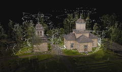 LiDAR-kuva kahdesta valoisasta rakennuksesta metsämaisemassa yöllä.