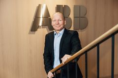 Kivijalka-palkinnon voittaneen ABB:n tiimin Ari Tammi.