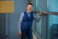 Uranuurtajat-palkinnon voittaneen Sitowise Maiseman Ismo Häkkinen.