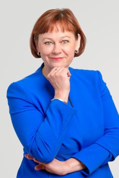 Toimitusjohtaja Paula Lehtomäki muistuttaa, että riihestä kaivataan kasvua tukevia päätöksiä.