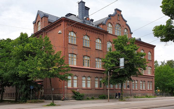 Vallilan ala-asteen koulu Hämeentiellä Helsingissä.