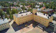 Seminaarin koulun vanhin osa on valmistunut 1930. Kiinteistön uusi omistaja Hemsö vastaa jatkossa kiinteistön ylläpidosta.