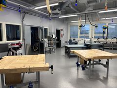 Kovien materiaalien käsityön luokka.