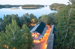 Herrankukkaron sijaitsee Rymättylässä, Naantalin saaristossa