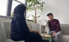 Jamshid ja ZamZam ovat kaksi nuorta, jotka osallistuivat Tulevaisuuden työyhteisöt -kokeiluun. Molemmat ovat työllistyneet kokeilun myötä.