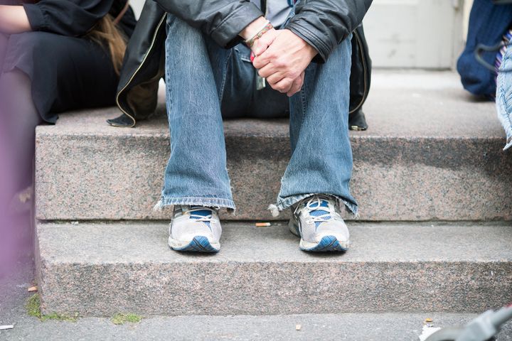 Diakonissalaitos on kehittänyt toimintamallin, joka tukee yksilöitä irtautumaan väkivaltaisista liikkeistä ja asenteista. Mallissa asiakasta tuetaan kokonaisvaltaisesti ei vain toiminnan ja käytöksen muutoksessa, vaan myös identiteetin ja ihmissuhteiden rakentamisessa.