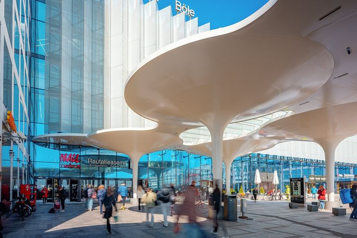 Vilkas kauppakeskuksen asema-aukio