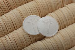 Ehtoollisleipiä, joissa on kuvana krusifiksi.