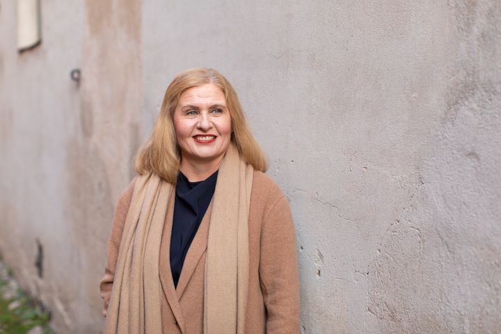 ”Työelämä on jo muuttunut. Työnhakuprosessit ovat pitkiä ja työläitä, ja toisaalta moninaiset työurat ovat lisääntyneet. Lainsäädännön on vastattava nykytilaan ja tuettava työllistymistä ja osaamisen kehittämistä”, sanoo YTK Työttömyyskassan toimitusjohtaja Auli Hänninen.