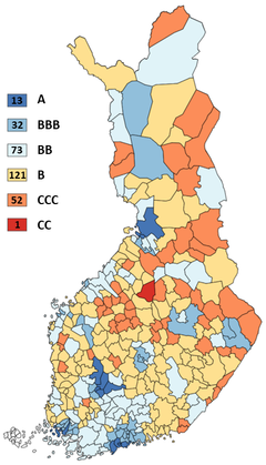 Helsinki ja Pirkkala yltävät A+-luokitukseen. Espoo, Kempele, Lempäälä ja Tampere saavat vakaan A-luokituksen. Vantaa putoaa BBB-luokitukseen. Sininen kasvukolmio erottuu edukseen, kun punasävyiset korkeamman riskin alueet painottuvat Keski-Suomeen, Itä-Suomeen ja Kainuuseen. Eriytymistä tapahtuu paitsi kuntatasolla myös kuntien sisällä.