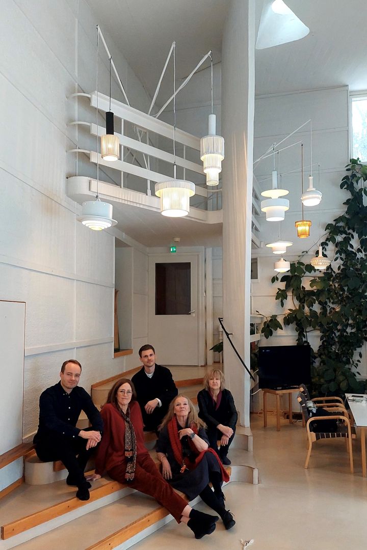 Alvar Aalto Medal 2024 Jury members at the Studio Aalto: Erkko Aarti (from left), Sharon Johnston, Finn Williams, Tarja Nurmi and Yvonne Farrell. Photo George Michelin.
