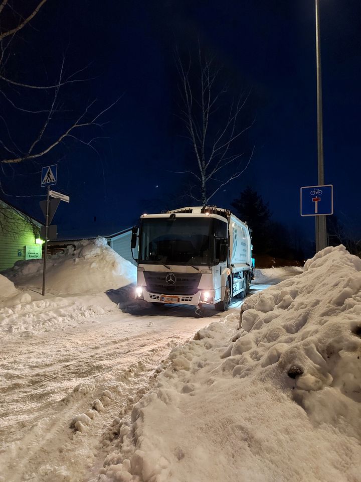 Joulun pyhät eivät vaikuta juurikaan jäteastioiden tyhjennysaikatauluihin. Kuva: HSY/Tiina Hakala