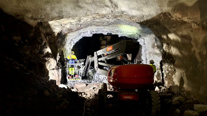 Vanhojen rakenteiden purkua tulevien louhintojen tieltä