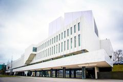 Finlandia-talo edestä