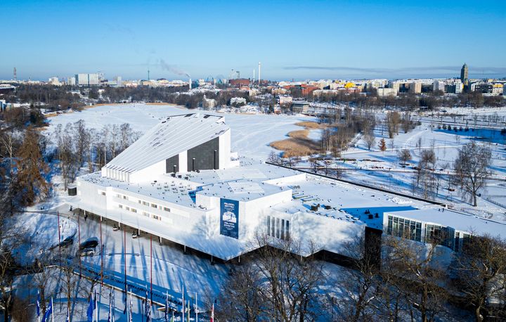 Finlandia-talo talvimaisemassa