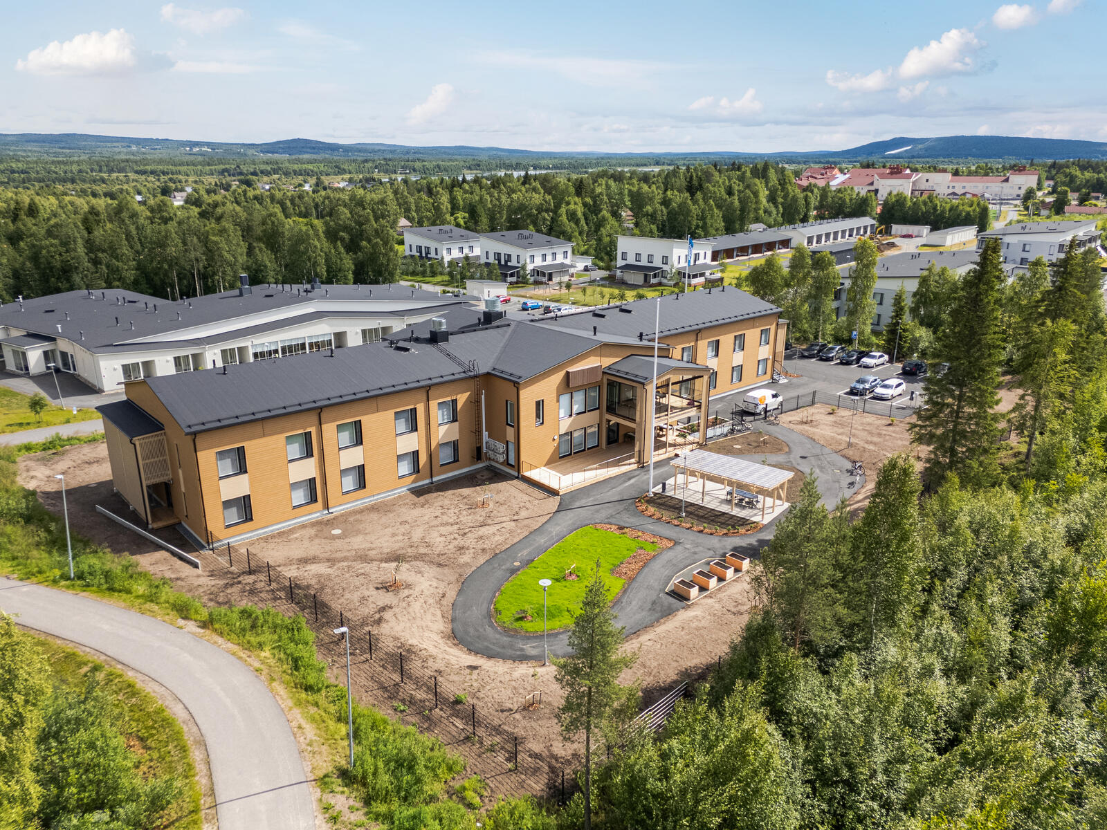 Uusi hoivakoulu valmistui Rovaniemelle – 43 asukaspaikkaa käyttöön heinäkuussa