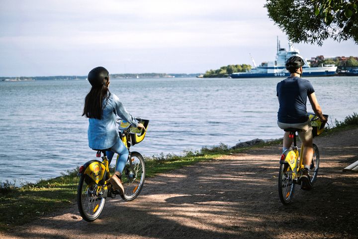 Kaupunkipyöräkausi päättyy 31.10. Kaupunkipyörät palavaat Helsingin ja Espoon katukuvaan jälleen keväällä 2026.