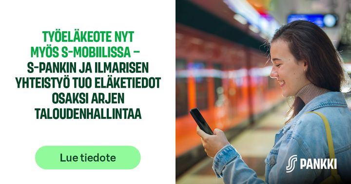 Nainen seisoo metrolaiturilla katsellen puhelintaan, tekstinä "Työeläkeote nyt myös S-mobiilissa – S-Pankin ja Ilmarisen yhteistyö tuo eläketiedot osaksi arjen taloudenhallintaa".
