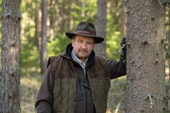 Toimitusjohtaja Ilari Pirttilä metsässä