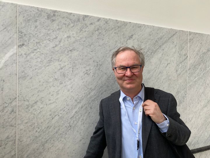 Ilmastopaneelin puheenjohtajan Jyri Seppälä.