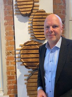 Puusepänliike Wooden Oy:n yrittäjä Ola Kukkasniemi.