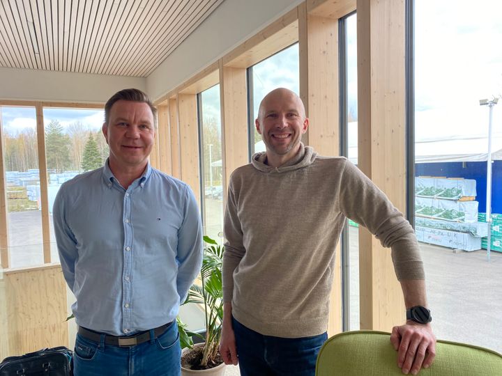 Tero Vesanen, VVR Wood Oy:n toimitusjohtaja ja Ville Valve, hallituksen puheenjohtaja
