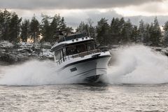 Linex Boat Oy on suomalainen perheomisteinen veneenrakentaja, joka valmistaa ensiluokkaisia, käsityönä tehtyjä Nord Star ‑veneitä vapaa‑ajan ja ammatilliseen käyttöön. Nord Star tunnetaan tasaisista ajettavuusominaisuuksistaan, vahvasta ohjattavuudestaan ja todistetusta offshore‑kyvykkyydestään, yhdistäen räätälöidyn suomalaisen käsityöosaamisen varmaan suorituskykyyn.