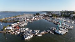 Helsingin Uiva venenäyttely eli Uiva Flytande järjestetään HSK:n kerhosatamassa Lauttasaaressa.