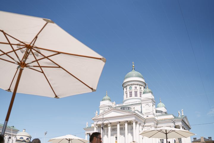 Senaatintorin laidalle nousee heinäkuussa Torikortteleiden ravintoloiden kesäterassi. Kuva: Camilla Bloom, Helsingin Kaupunkitilat Oy