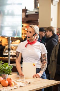 Kokki ja food designer Linnea Vihonen.
