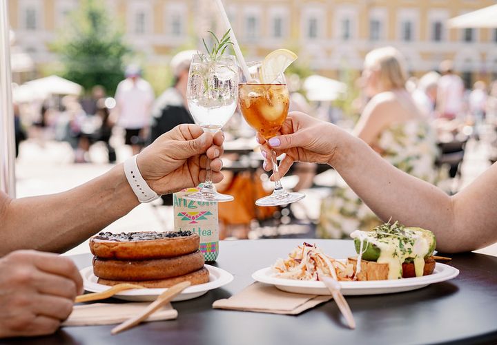 Helsingin terassivalikoima laajenee. Uusia konsepteja ovat Lönnrotin terassi ja Espan kesäillat.