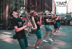 Espan kesäillassa 12.6. esiintyy mm. Timo Brass Band.
