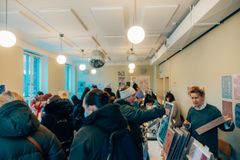 Paleman Design- ja taidejoulussa on myynnissä muun muassa taide-esineitä, keramiikkaa, koruja ja joulukoristeita.